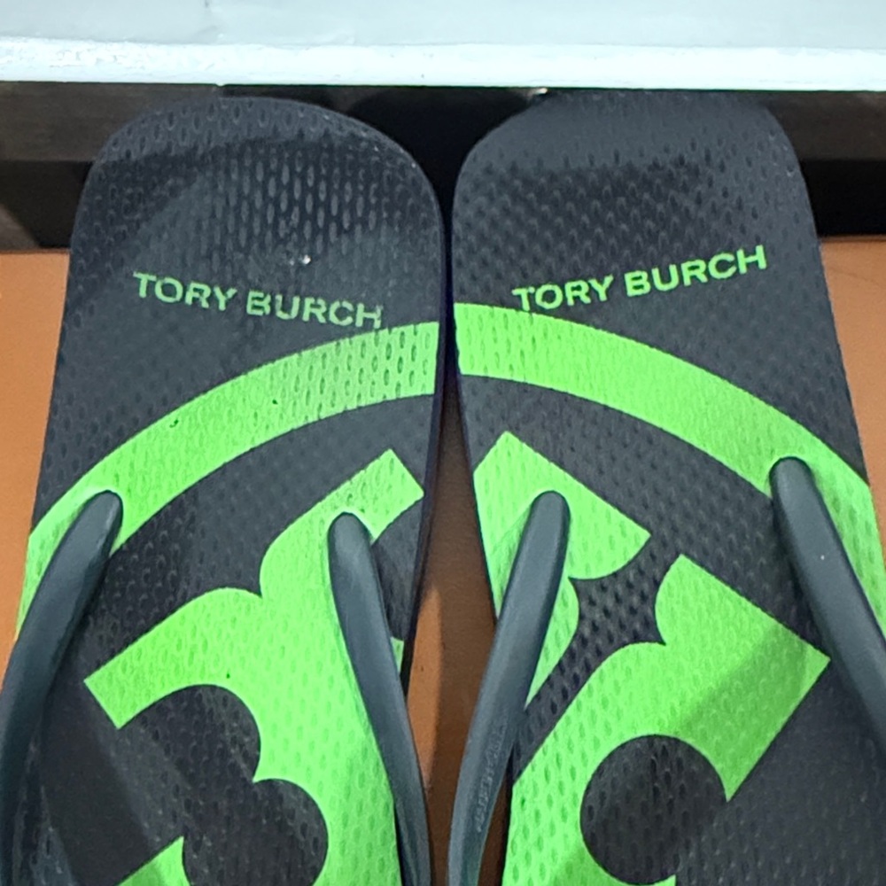 Tory Burch Emory Logo Flip Flops in a green and black colorway - Picture 3 of 8